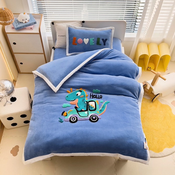 91家纺网 家纺一手货源 找家纺 （总）梵赫 2025新款牛奶绒毛巾绣儿童幼儿园被套被芯组合