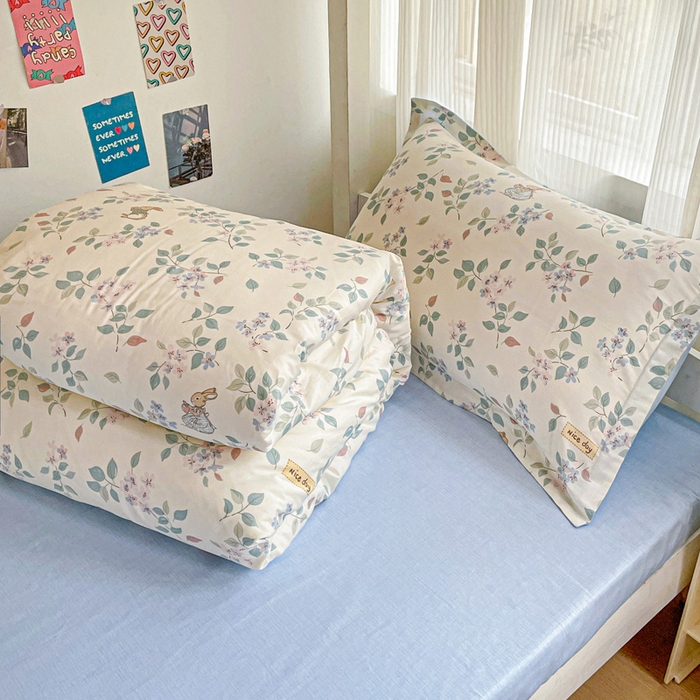 91家纺网 家纺一手货源 找家纺 卡普 2025新款爆款加厚卡通小清新全棉纯棉学生宿舍三件套床笠隔天可拿温暖思绪