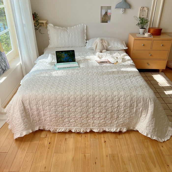 91家纺网 家纺一手货源 找家纺 六巷胡同 2025新款韩系INS博主风小爱心绗缝夏被床盖 INS小爱心-本白