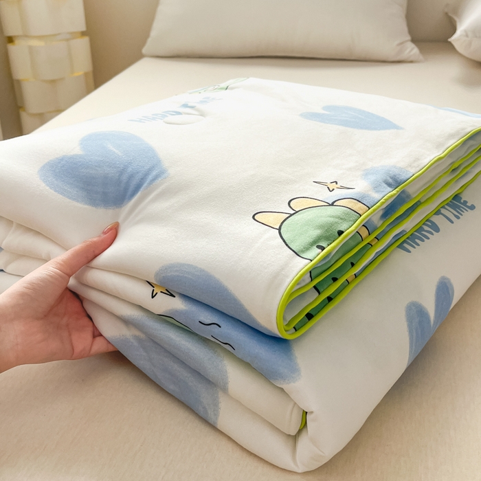 91家纺网 家纺一手货源 找家纺 龙图家纺 2025新款A类母婴针织棉夏被印花卡通凉感丝夏凉被空调被 爱心恐龙