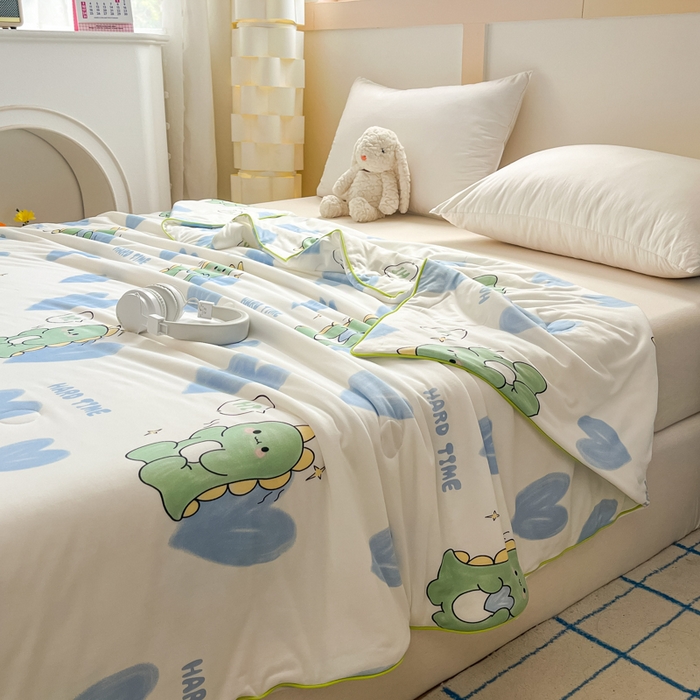 91家纺网 家纺一手货源 找家纺 龙图家纺 2025新款A类母婴针织棉夏被印花卡通凉感丝夏凉被空调被 爱心恐龙