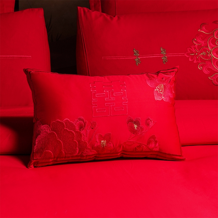 91家纺网 家纺一手货源 找家纺 振翼家纺婚庆专供 2025新款全棉长绒棉婚庆精致绣花四件套 玫瑰天使 红