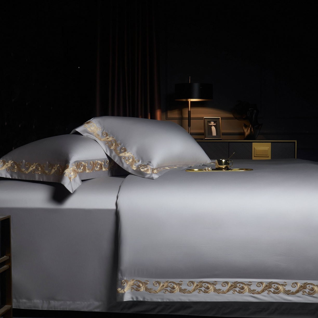 91家纺网 家纺一手货源 找家纺 缔缦 2025新款高端定织面料S140长绒棉精梳棉重磅刺绣四件套罗莎系列 高级灰