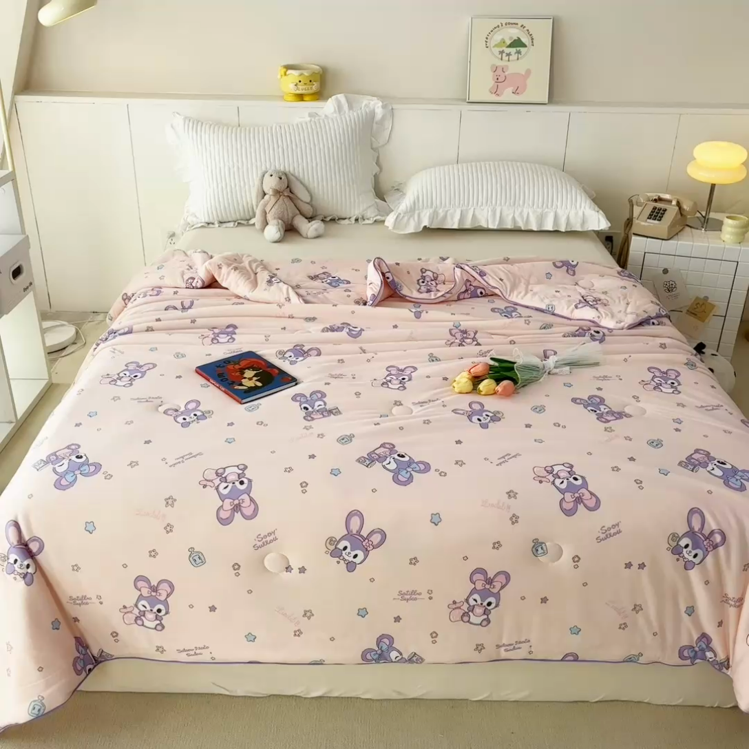 91家纺网 家纺一手货源 找家纺 龙图家纺 2025新款A类母婴针织棉夏被印花卡通凉感丝夏凉被空调被 粉色顽皮兔