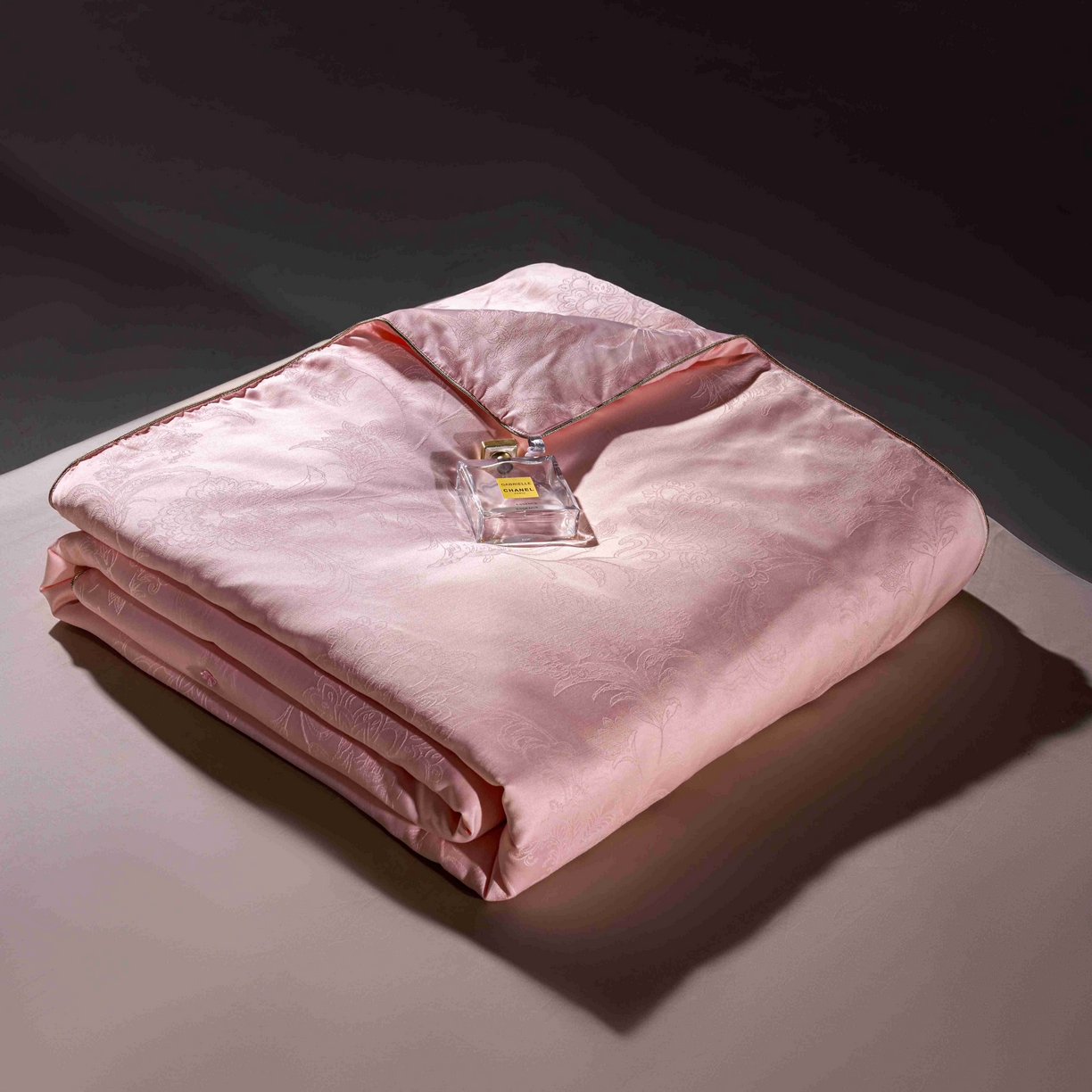 91家纺网 家纺一手货源 找家纺 （总）丽卡家纺 2025新款大提花蚕丝被被子被芯