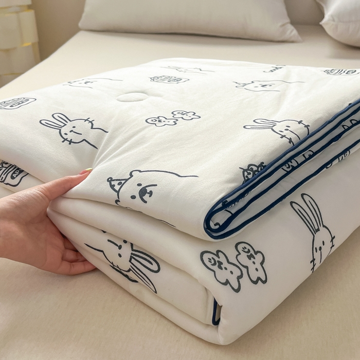 91家纺网 家纺一手货源 找家纺 龙图家纺 2025新款A类母婴针织棉夏被印花卡通凉感丝夏凉被空调被 流氓兔