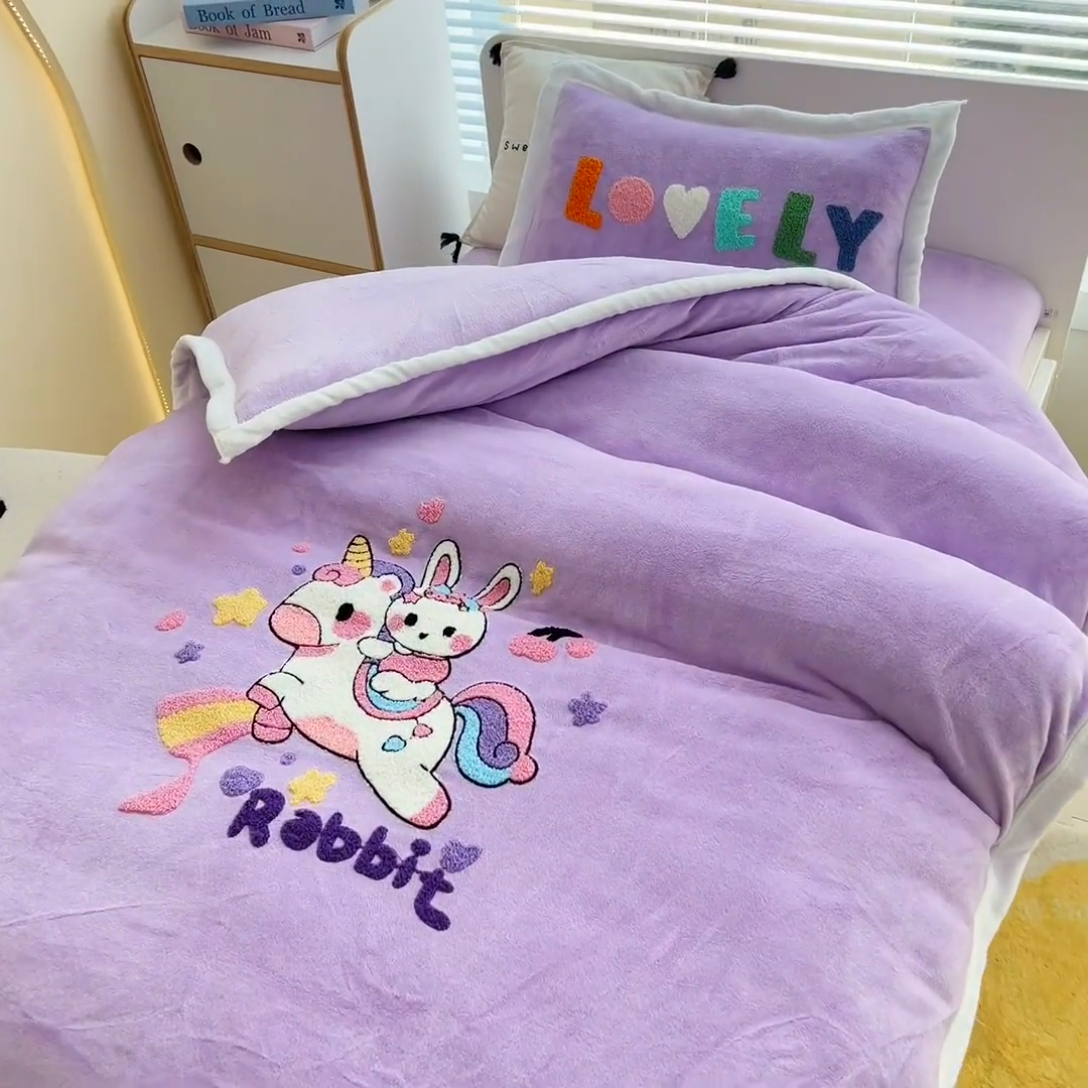 91家纺网 家纺一手货源 找家纺 梵赫 2025新款A类牛奶绒毛巾绣儿童幼儿园三件套多件套 骑士兔兔