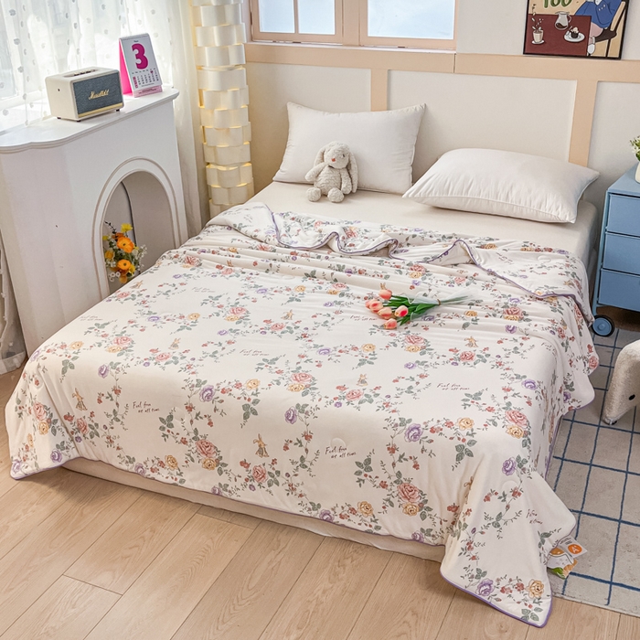 91家纺网 家纺一手货源 找家纺 龙图家纺 2025新款A类母婴针织棉夏被印花卡通凉感丝夏凉被空调被 蔷薇兔