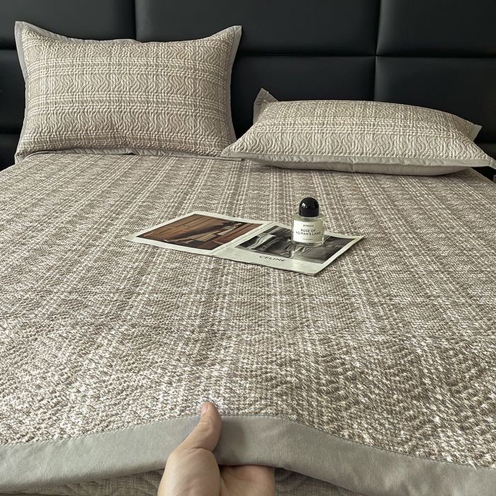 91家纺网 家纺一手货源 找家纺 大渔生活 2025新款磨毛夹棉床盖 养心格