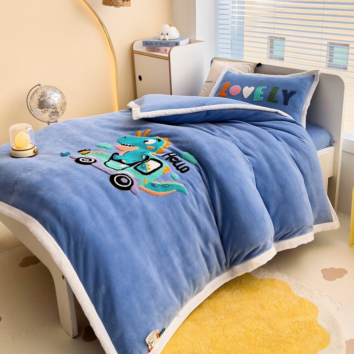 91家纺网 家纺一手货源 找家纺 （总）梵赫 2025新款牛奶绒毛巾绣儿童幼儿园被套被芯组合