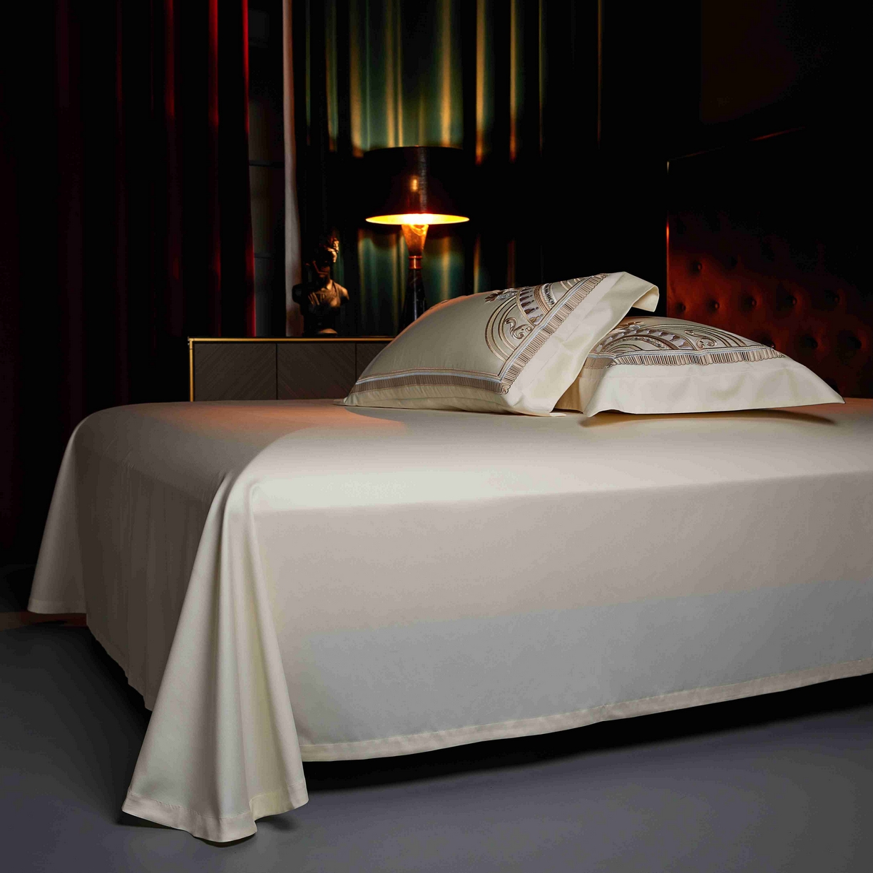 91家纺网 家纺一手货源 找家纺 2025新款高端定织面料S140长绒棉精梳棉重磅刺绣四件套巴赫系列 巴赫 贵族白