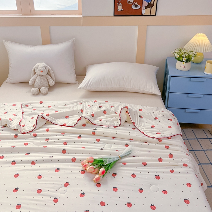 91家纺网 家纺一手货源 找家纺 龙图家纺 2025新款A类母婴针织棉夏被印花卡通凉感丝夏凉被空调被 小草莓