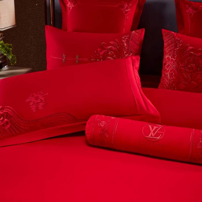 91家纺网 家纺一手货源 找家纺 振翼家纺婚庆专供 2025新款全棉长绒棉婚庆精致绣花四件套 喜相连 红