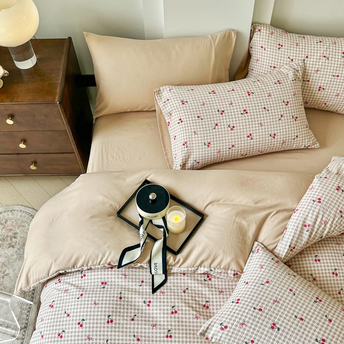 91家纺网 家纺一手货源 找家纺 优米家纺 2025新款色织双层纱木棉四件套 樱桃棕小格