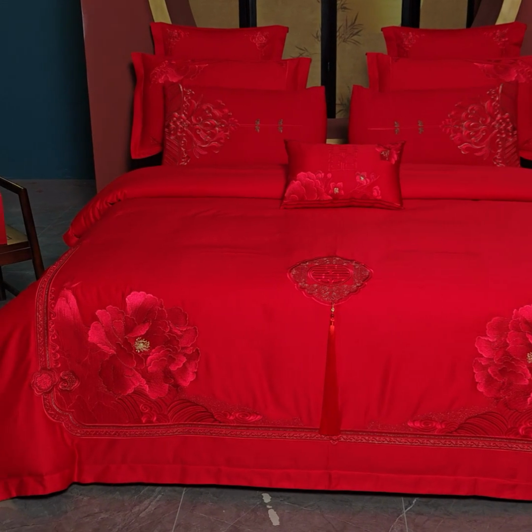 91家纺网 家纺一手货源 找家纺 振翼家纺婚庆专供 2025新款全棉长绒棉婚庆精致绣花四件套 玫瑰天使 红