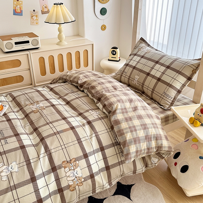 91家纺网 家纺一手货源 找家纺 卡普 2025新款爆款加厚卡通小清新全棉纯棉学生宿舍三件套床笠隔天可拿休闲小熊