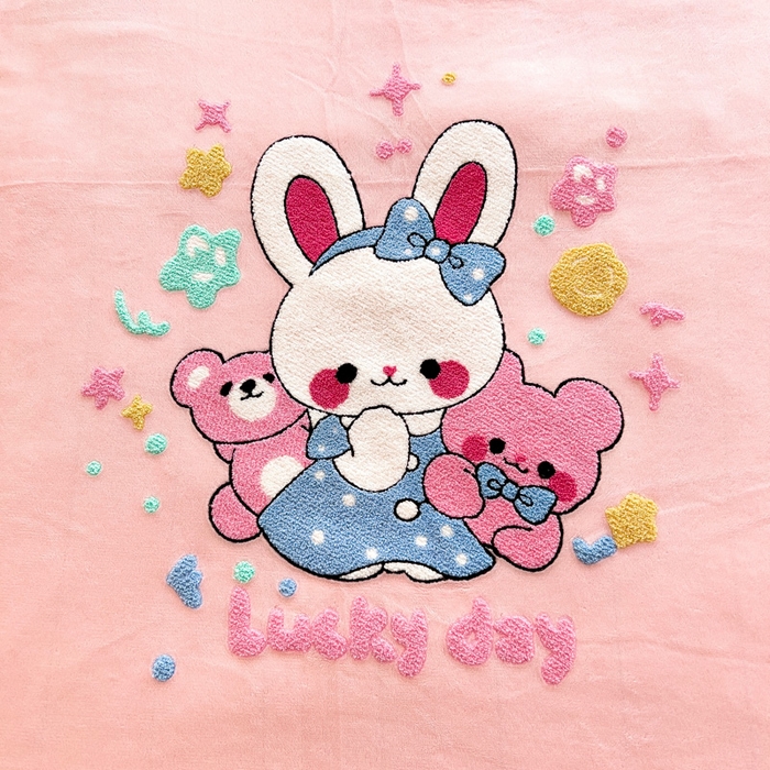 91家纺网 家纺一手货源 找家纺 梵赫 2025新款牛奶绒毛巾绣儿童幼儿园被套被芯组合 玩偶兔兔