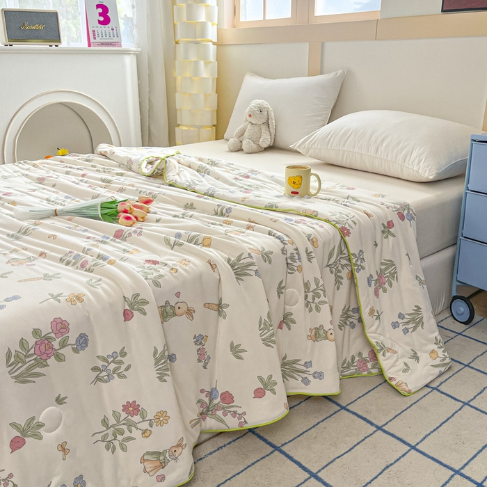 91家纺网 家纺一手货源 找家纺 龙图家纺 2025新款A类母婴针织棉夏被印花卡通凉感丝夏凉被空调被 花园兔