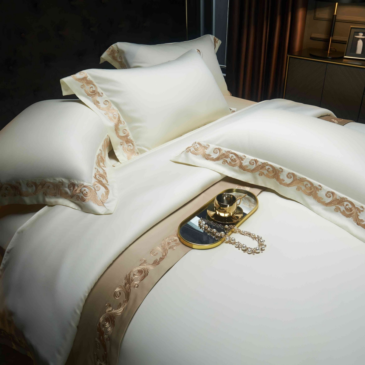 91家纺网 家纺一手货源 找家纺 缔缦 2025新款高端定织面料S140长绒棉精梳棉重磅刺绣四件套罗莎系列 贵族白