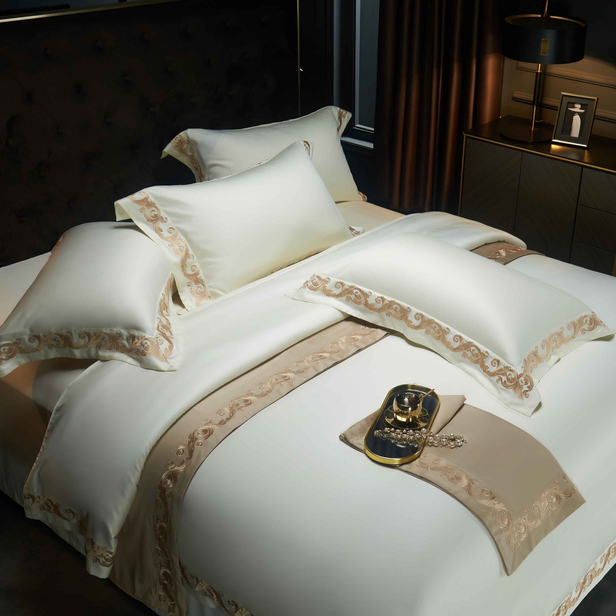 91家纺网 家纺一手货源 找家纺 缔缦 2025新款高端定织面料S140长绒棉精梳棉重磅刺绣四件套罗莎系列 贵族白