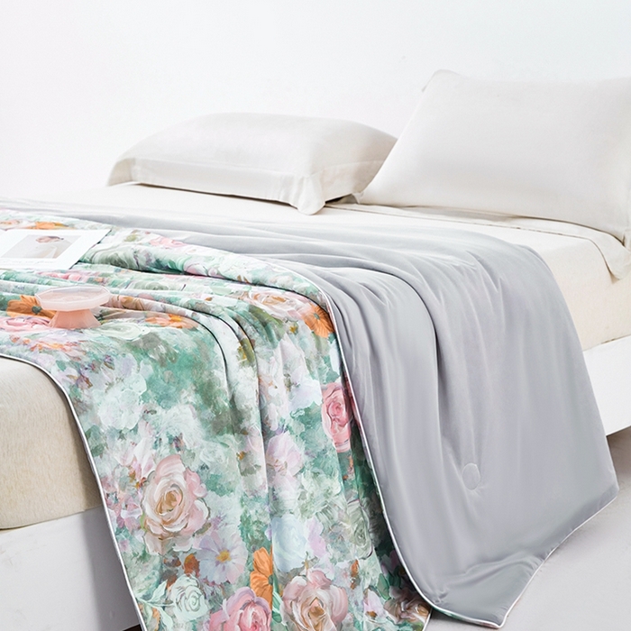 91家纺网 家纺一手货源 找家纺 小鱼儿家纺 2025新款A类母婴级凉感丝夏被锦氨面料凉感空调被单人双人夏凉被可机洗被子被芯 油墨花卉