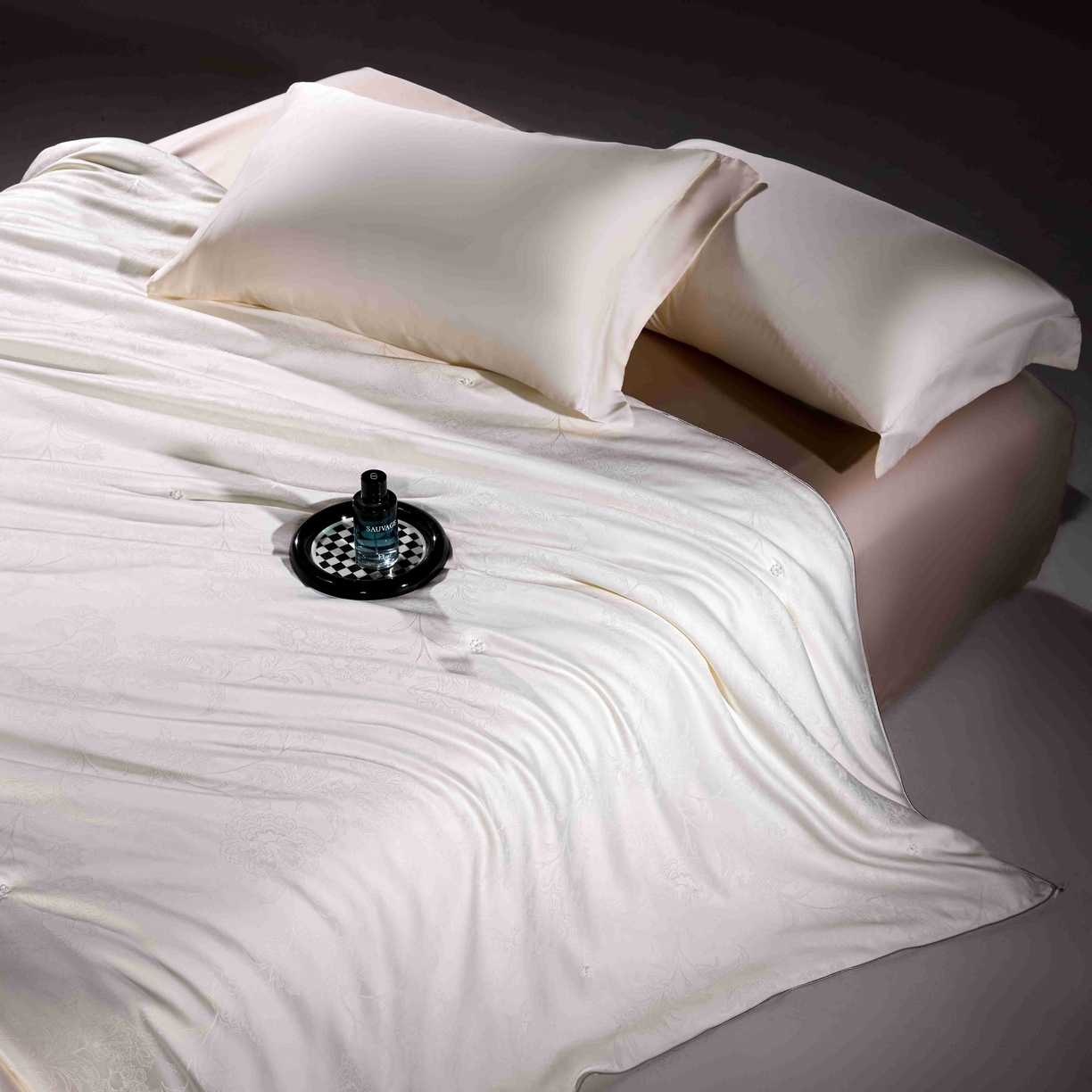 91家纺网 家纺一手货源 找家纺 （总）丽卡家纺 2025新款大提花蚕丝被被子被芯