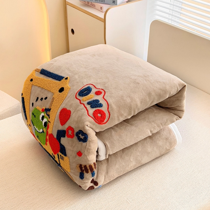 91家纺网 家纺一手货源 找家纺 梵赫 2025新款A类牛奶绒毛巾绣儿童幼儿园三件套多件套 挖机小伙伴