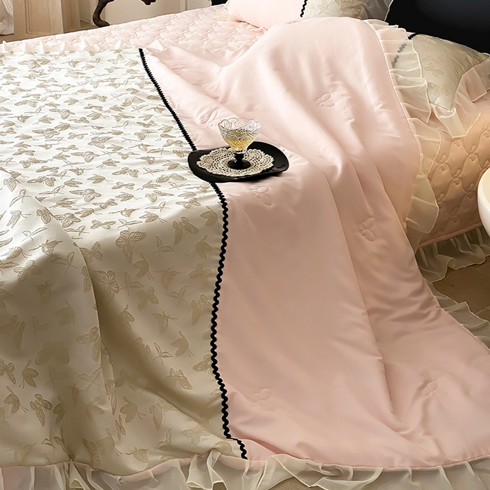 91家纺网 家纺一手货源 找家纺 （总）富米莱（原臻工厂） 2025新款西西里莱赛尔天丝法式公主风浮雕蝴蝶夏被床盖四件套