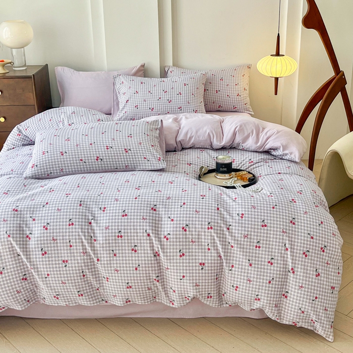 91家纺网 家纺一手货源 找家纺 优米家纺 2025新款色织双层纱木棉四件套 樱桃淡紫小格