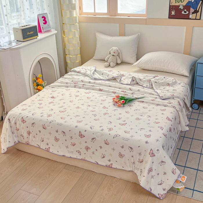 91家纺网 家纺一手货源 找家纺 龙图家纺 2025新款A类母婴针织棉夏被印花卡通凉感丝夏凉被空调被 风蝴蝶