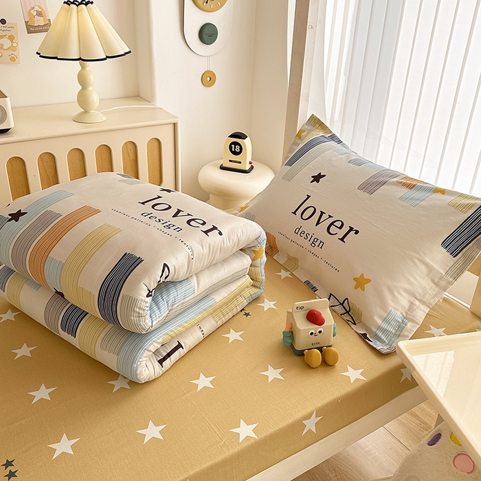 91家纺网 家纺一手货源 找家纺 卡普 2025新款爆款加厚卡通小清新全棉纯棉学生宿舍三件套床笠隔天可拿星光条纹