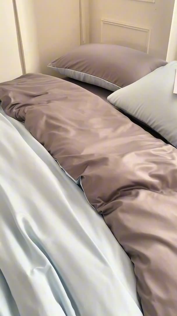 91家纺网 家纺一手货源 找家纺 乐沐家纺 2024新款夏季水洗冰丝四件套水洗真丝纯色双拼单被套-风格二 奶茶墨黑