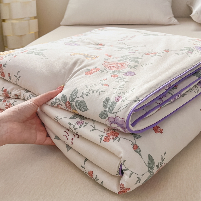 91家纺网 家纺一手货源 找家纺 龙图家纺 2025新款A类母婴针织棉夏被印花卡通凉感丝夏凉被空调被 蔷薇兔