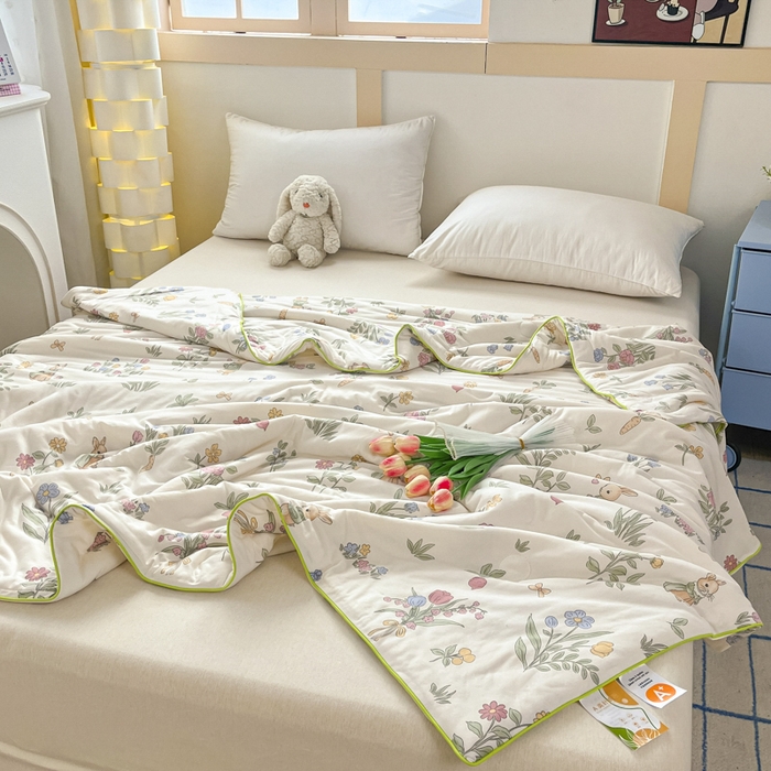 91家纺网 家纺一手货源 找家纺 龙图家纺 2025新款A类母婴针织棉夏被印花卡通凉感丝夏凉被空调被 花园兔