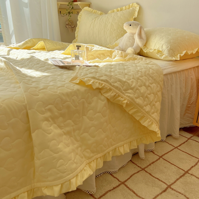 91家纺网 家纺一手货源 找家纺 六巷胡同 2025新款韩系INS博主风小爱心绗缝夏被床盖 INS小爱心-奶黄