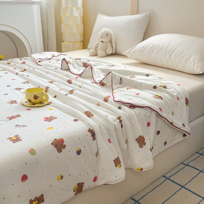 91家纺网 家纺一手货源 找家纺 龙图家纺 2025新款A类母婴针织棉夏被印花卡通凉感丝夏凉被空调被 小熊宝贝