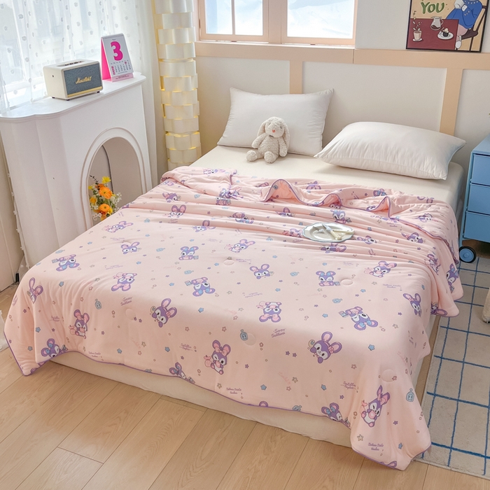 91家纺网 家纺一手货源 找家纺 龙图家纺 2025新款A类母婴针织棉夏被印花卡通凉感丝夏凉被空调被 粉色顽皮兔