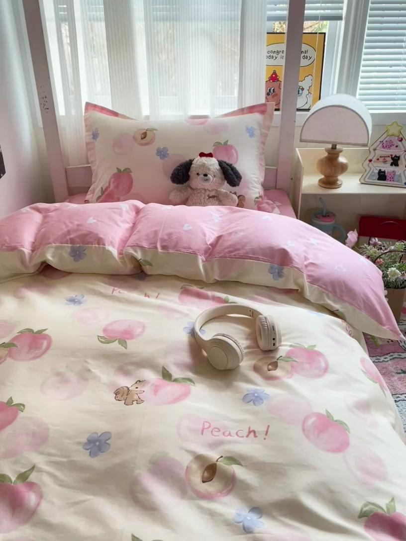 91家纺网 家纺一手货源 找家纺 卡普 2025新款爆款加厚卡通小清新全棉纯棉学生宿舍三件套床笠隔天可拿蜜桃松鼠