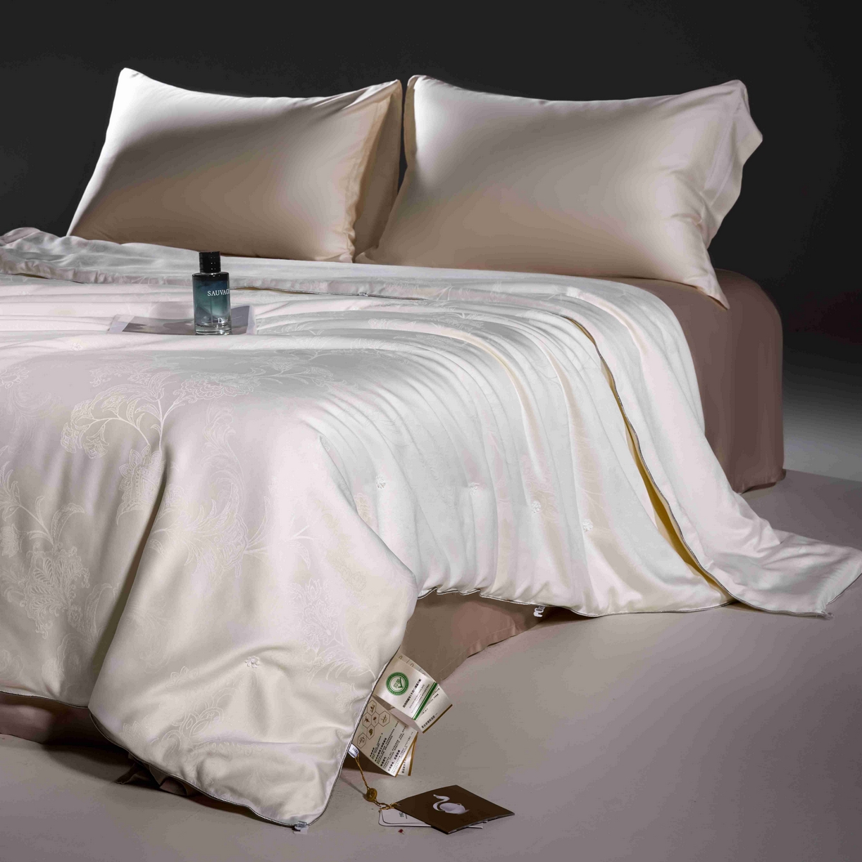 91家纺网 家纺一手货源 找家纺 （总）丽卡家纺 2025新款大提花蚕丝被被子被芯