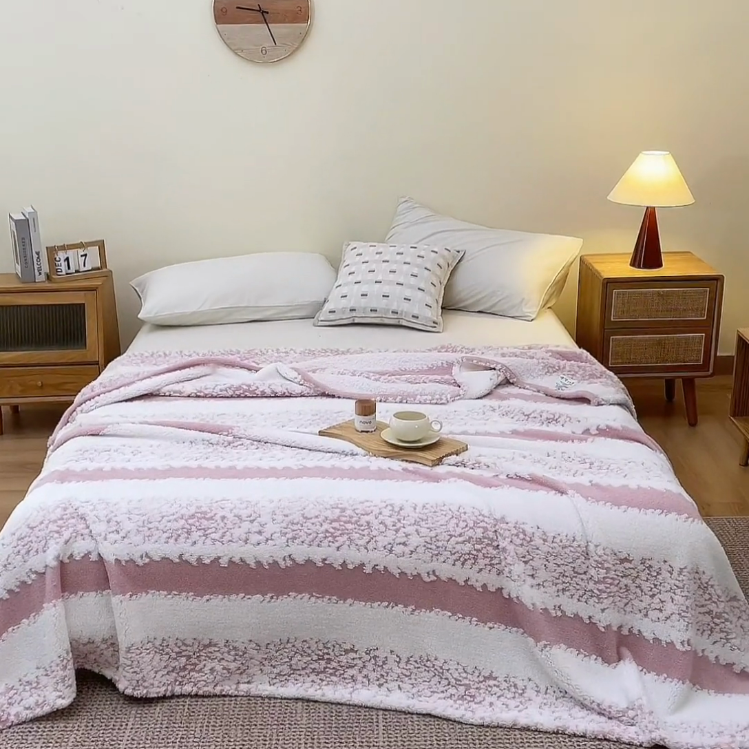 91家纺网 家纺一手货源 找家纺 潮邦 2025新款阳离子柔云毯毛毯-素影雅韵系列【可供跨境电商可压缩】 柔粉