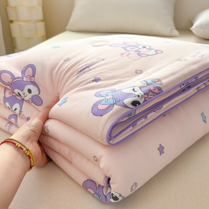 91家纺网 家纺一手货源 找家纺 龙图家纺 2025新款A类母婴针织棉夏被印花卡通凉感丝夏凉被空调被 粉色顽皮兔