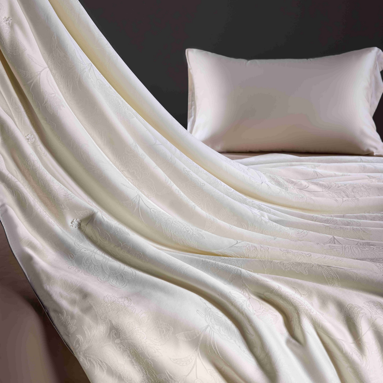 91家纺网 家纺一手货源 找家纺 （总）丽卡家纺 2025新款大提花蚕丝被被子被芯