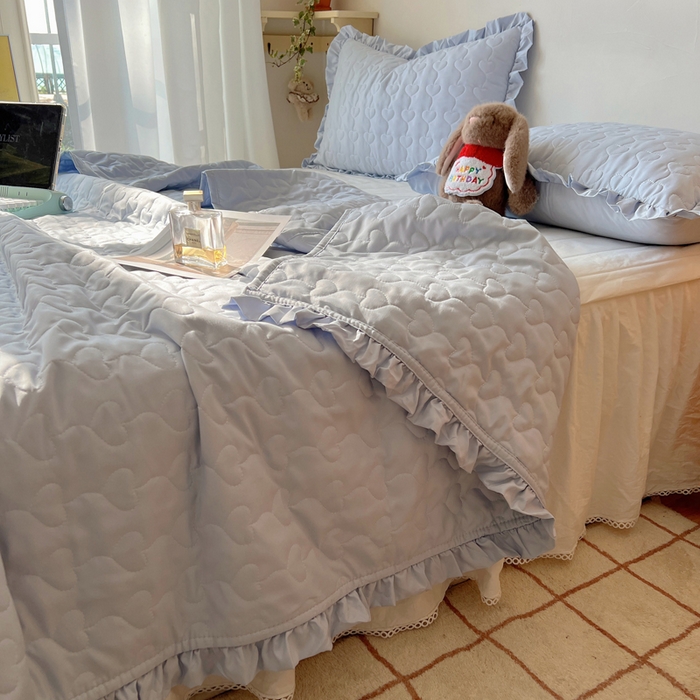 91家纺网 家纺一手货源 找家纺 六巷胡同 2025新款韩系INS博主风小爱心绗缝夏被床盖 INS小爱心-浅蓝