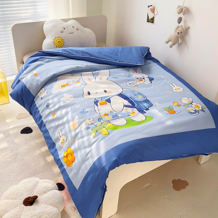 91家纺网 家纺一手货源 找家纺 梵赫 2025新款卡通全棉A类夹棉两用幼儿园儿童夏被被套 背包兔-蓝