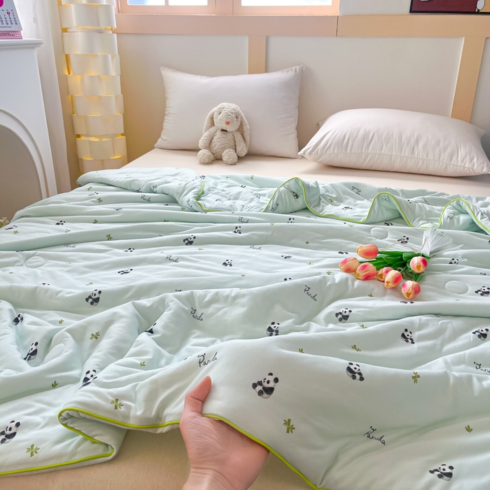 91家纺网 家纺一手货源 找家纺 龙图家纺 2025新款A类母婴针织棉夏被印花卡通凉感丝夏凉被空调被 小熊猫