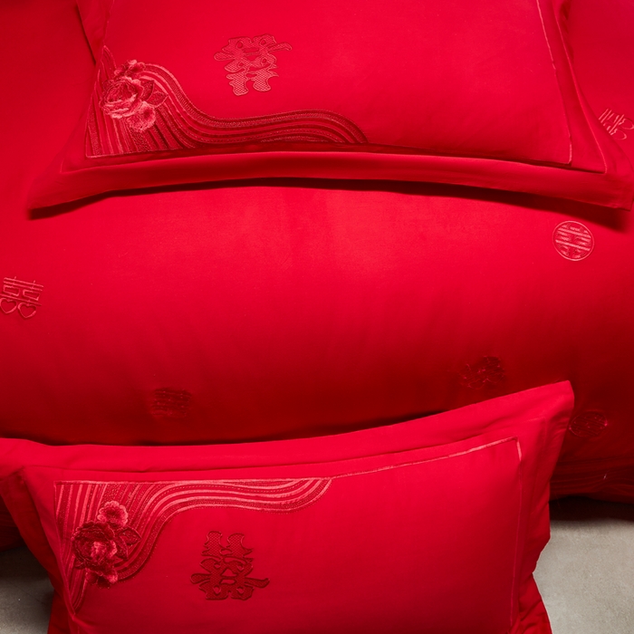 91家纺网 家纺一手货源 找家纺 振翼家纺婚庆专供 2025新款全棉长绒棉婚庆精致绣花四件套 喜相连 红