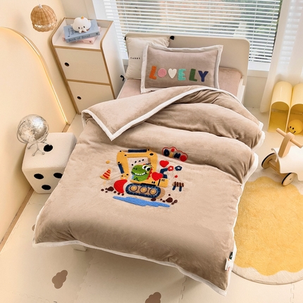 91家纺网 家纺一手货源 找家纺 （总）梵赫 2025新款牛奶绒毛巾绣儿童幼儿园被套被芯组合