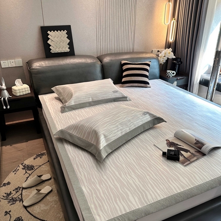 91家纺网 家纺一手货源 找家纺 （总） 橘滋家纺 2025夏日高端A类原创设计轻奢卡通简约数码冰丝席高级凉席-床席床笠