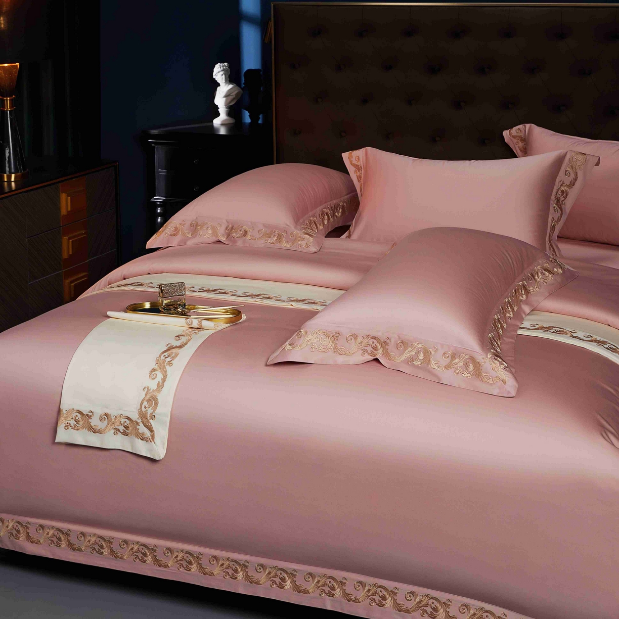 91家纺网 家纺一手货源 找家纺 缔缦 2025新款高端定织面料S140长绒棉精梳棉重磅刺绣四件套罗莎系列 罗莎 玉粉