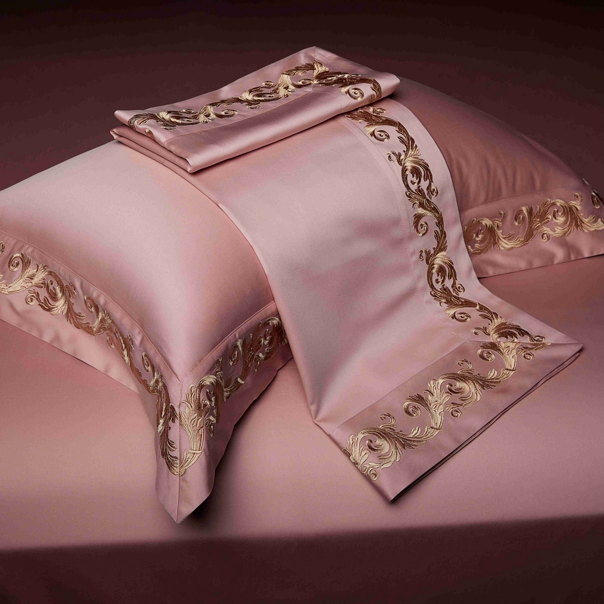 91家纺网 家纺一手货源 找家纺 缔缦 2025新款高端定织面料S140长绒棉精梳棉重磅刺绣四件套罗莎系列 罗莎 玉粉